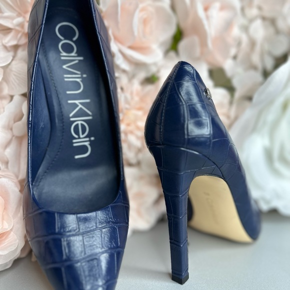 Calvin Klein Shoes - used sneaker in good condition size 8/5